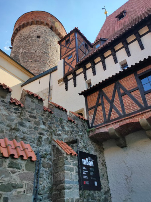 Bechyňská Brama i zamek Kotnov