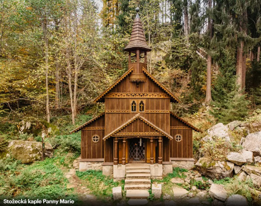 Kościół Stožec i Stożecka skała w Czechach